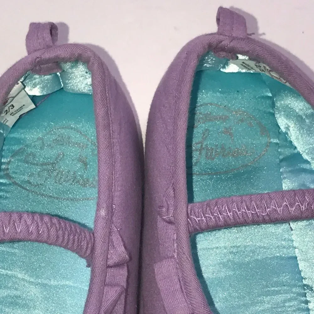 10/X$ 50 Disney Fiareis Girl Slippers Size 2/3